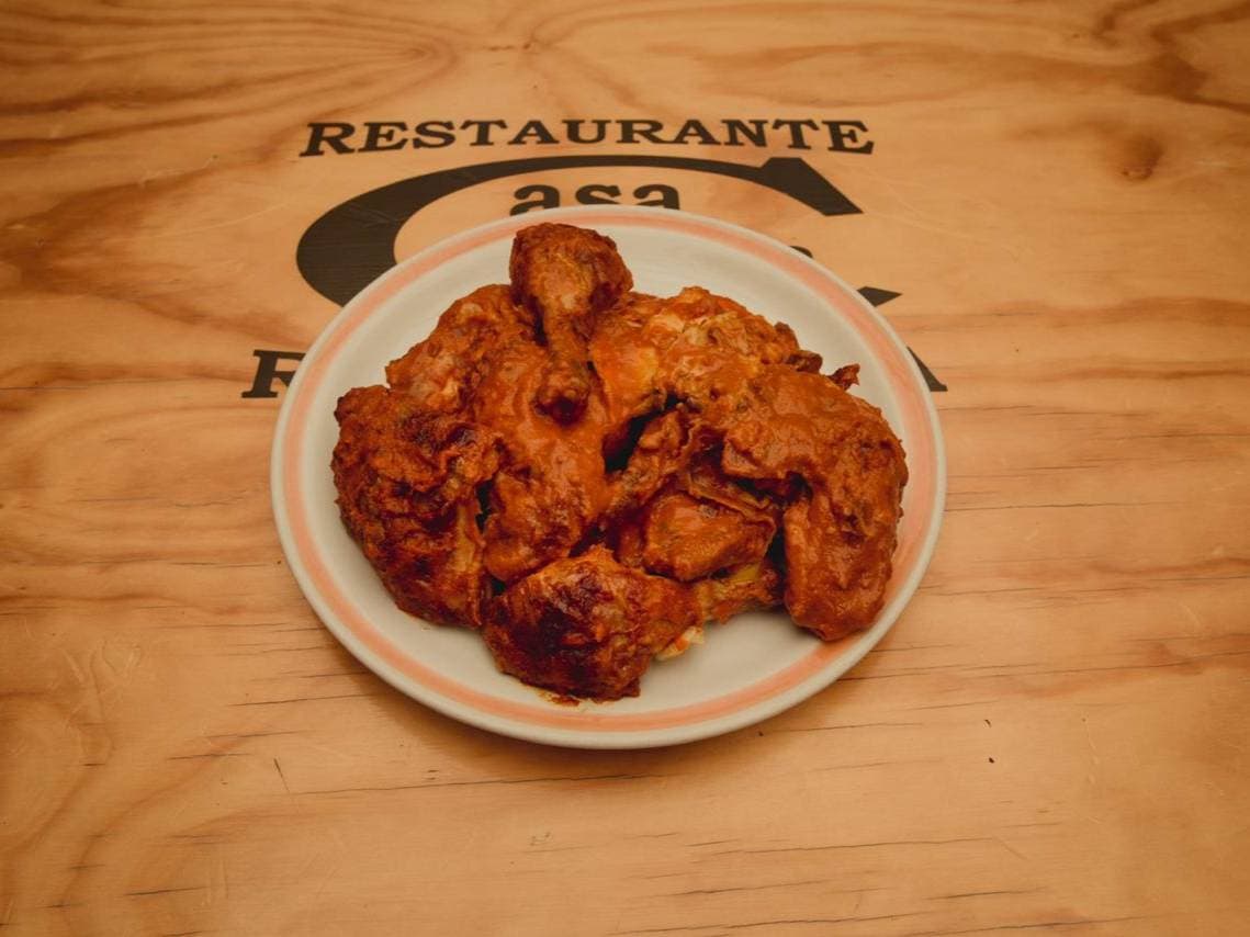 1 Pollo Rostizado en Salsa Solo