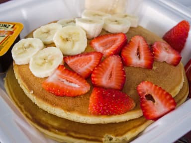 Hot Cakes + Jugo de Naranja 500 ml