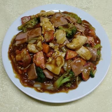 Chop Suey Especial en Salsa.