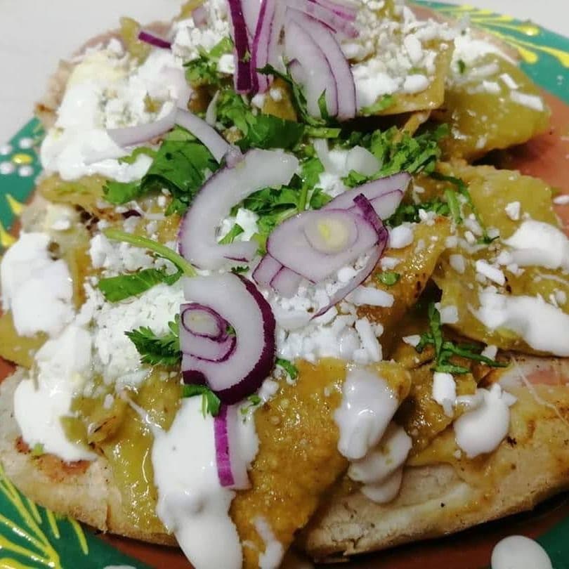 Molletes con Chilaquiles
