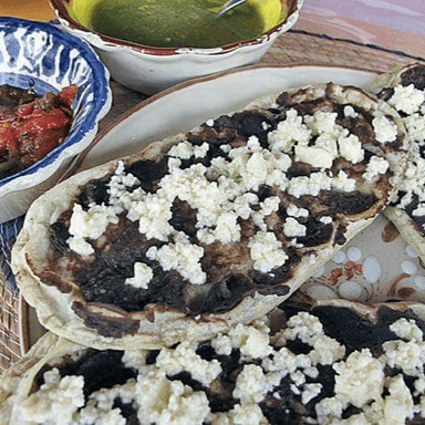 Gordita frijoles y queso