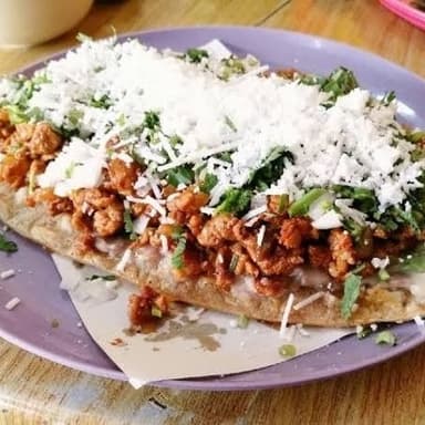Huarache de Suadero