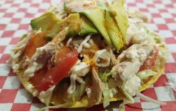 Tostada La Pechugona ( 1 Unidad )
