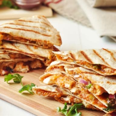 Viejo Mañoso (Quesadillas de Chilorio y Machaca)