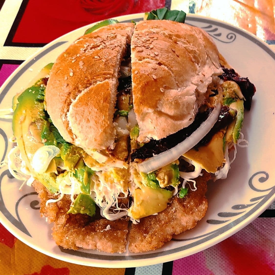 Cemita poblana de milanesa de pollo
