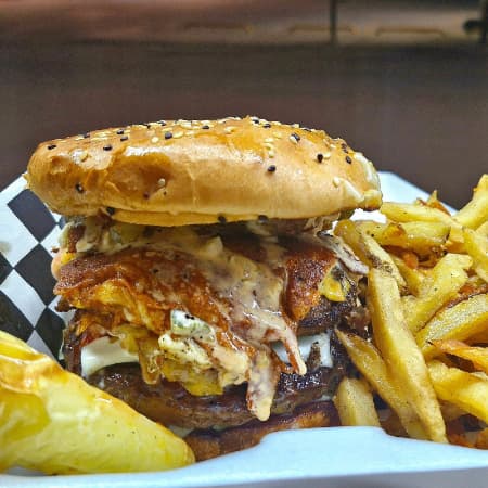 Hamburguesa de Res con Arrachera