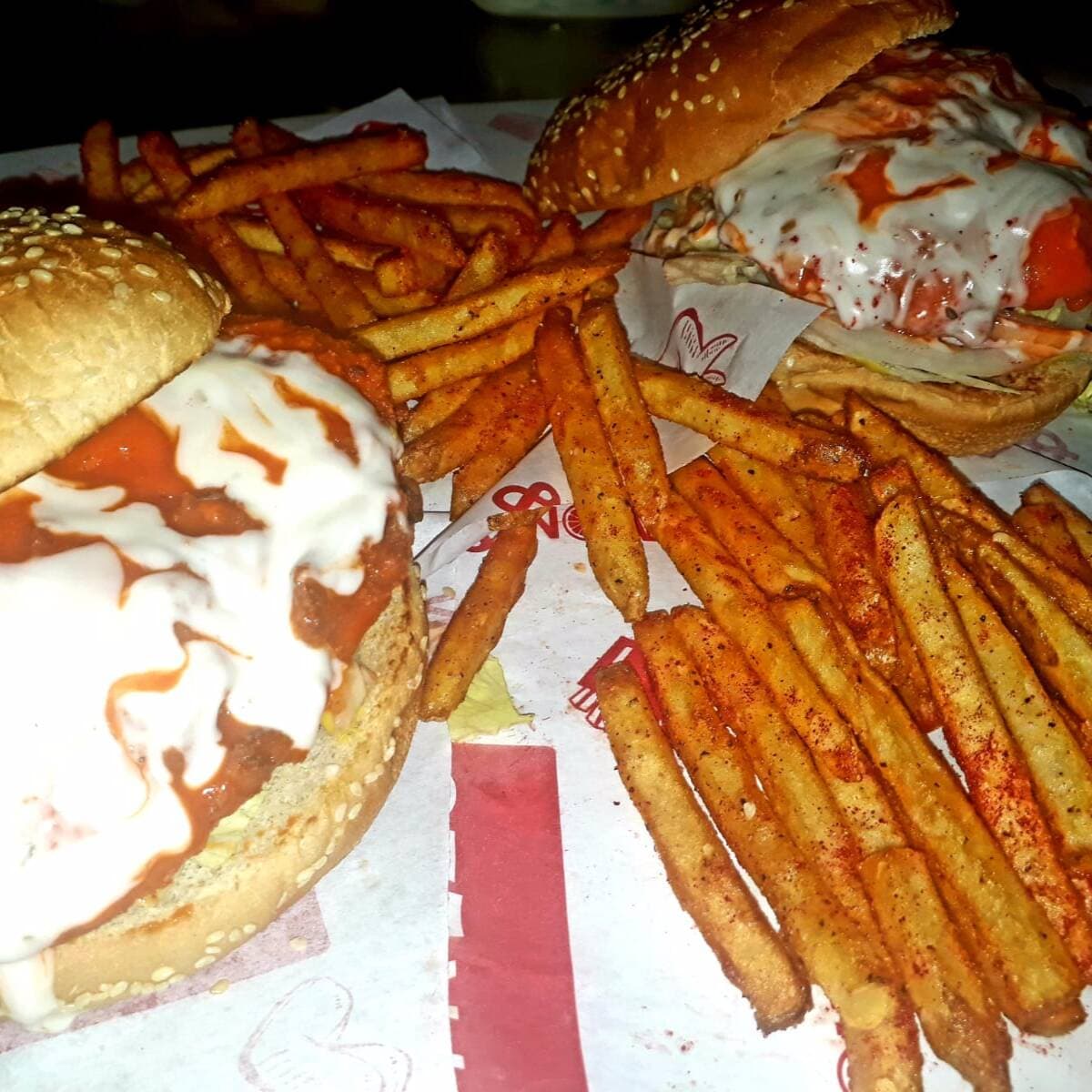 Búfalo Ranch, incluye papas