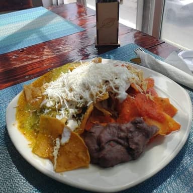 Combo Chilaquiles + Agua del día