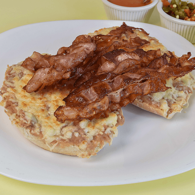 Molletes con Tocino
