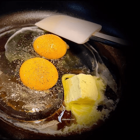 Huevos Revueltos con Mantequilla
