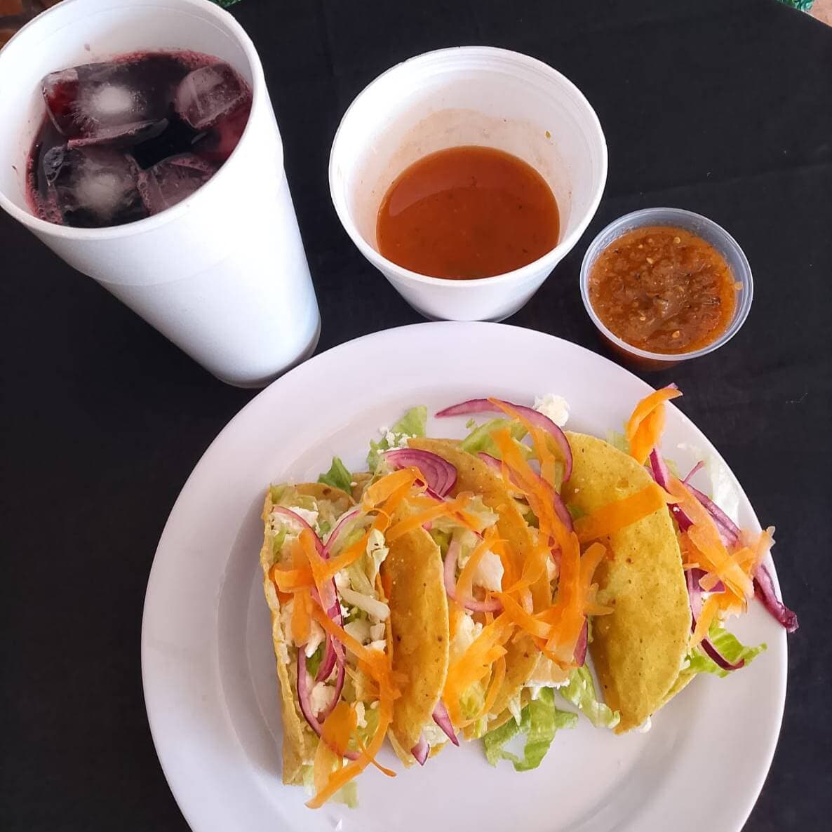 Tacos Dorados con Bebida