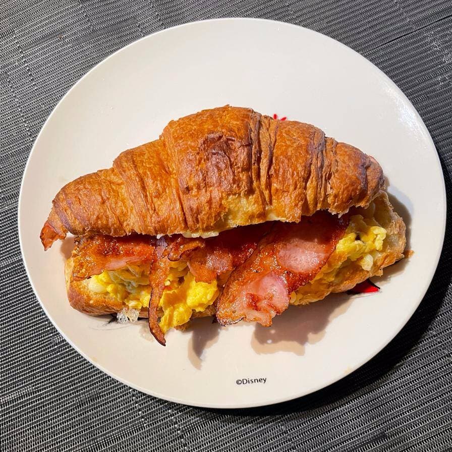 Croissant de Tocino y Huevo
