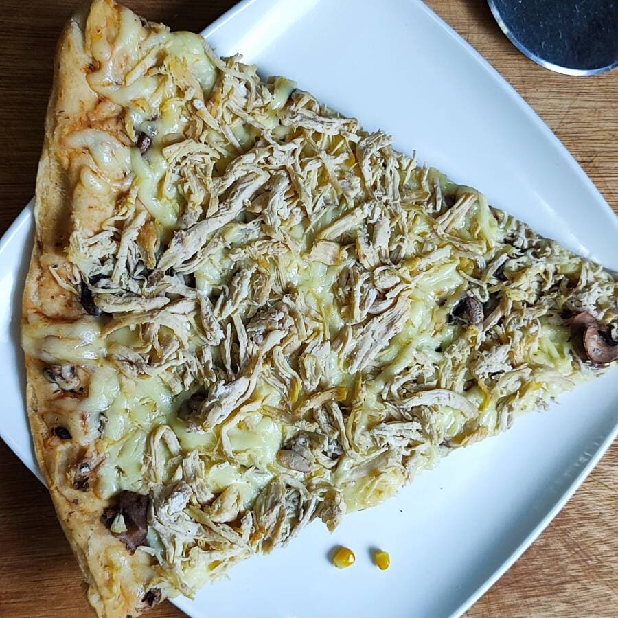 Pizza Pollo Champiñones.