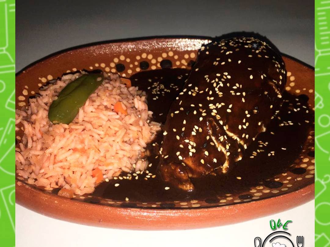 Pechuga de Pollo en Mole Negro de Oaxaca