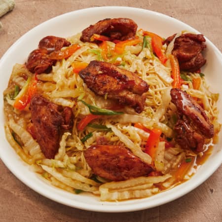 Tallarín Salteado con Pollo en Trozos