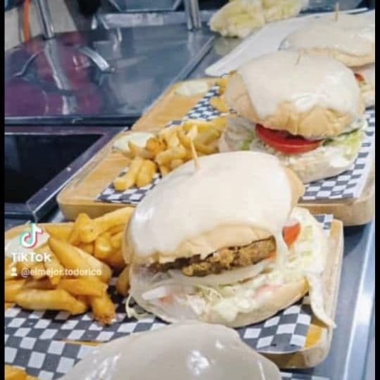 Hamburguesa + Papas Francesas