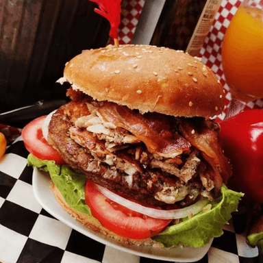 CHESSE BURGER TOCINO + JAMAICA