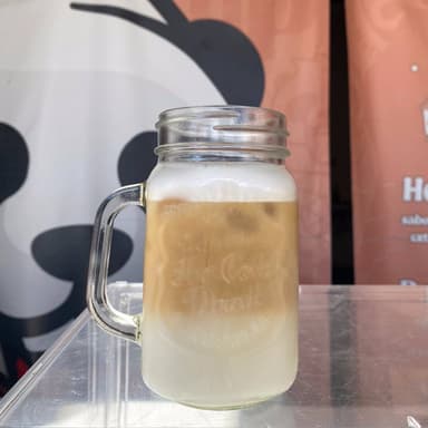 Latte macchiato caramel frio
