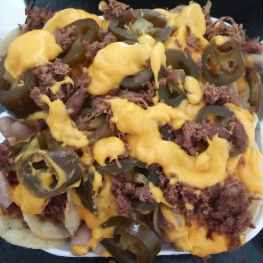 Nachos con Deshebrada