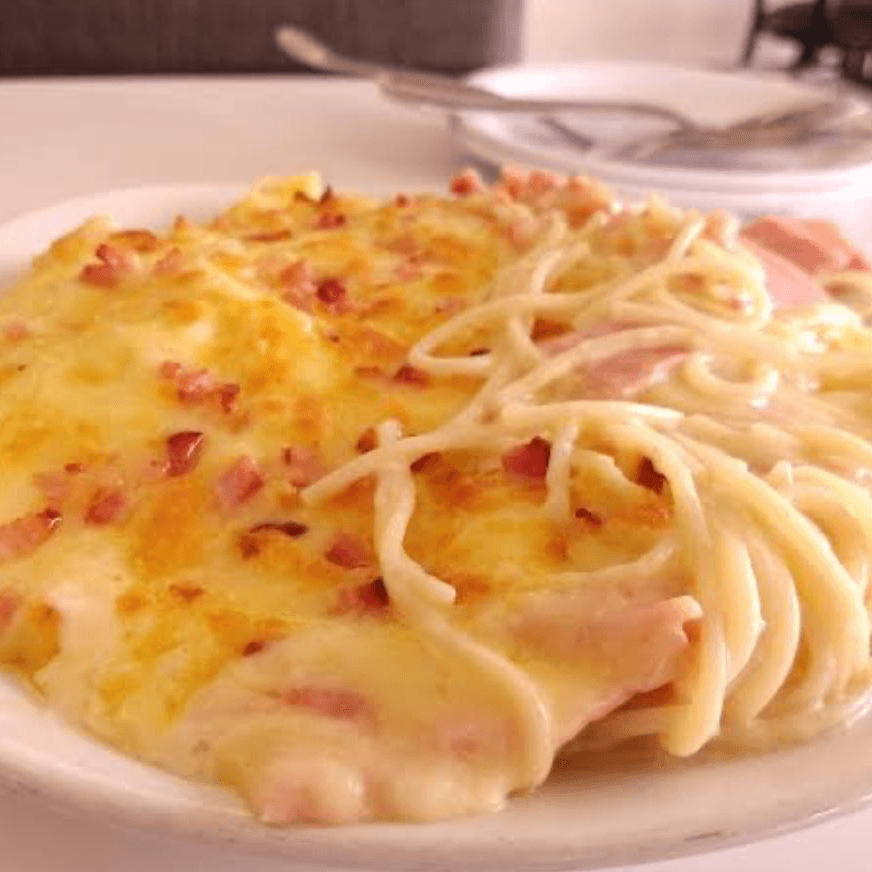 Spaghetti Blanco Alfredo gratinado