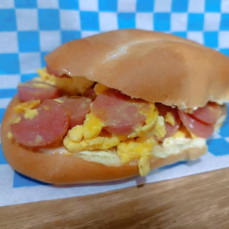 Torta de huevo con salchicha
