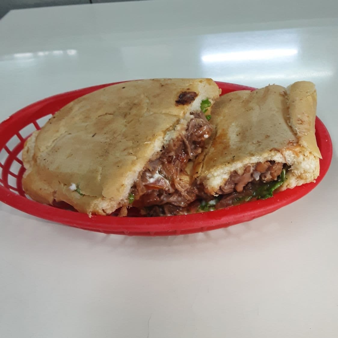Emparedado de Carne en Salsa.