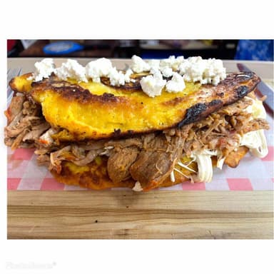 Cachapas Carne y Queso