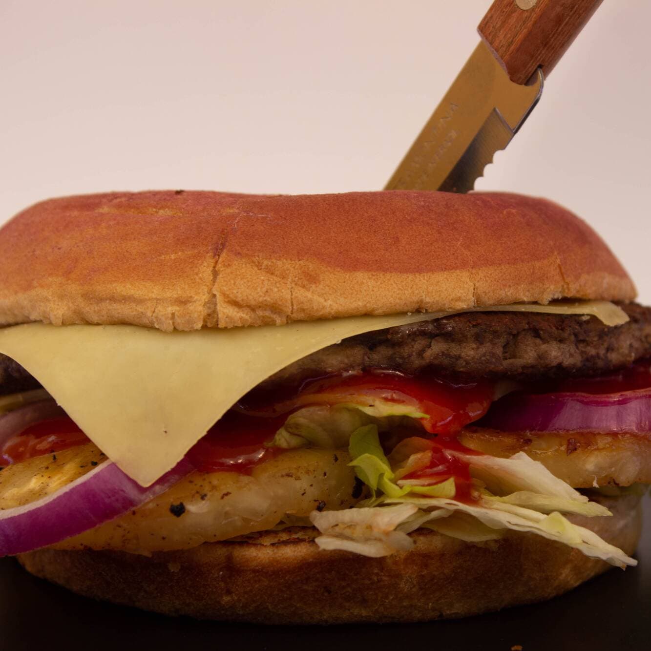 Hamburguesa Hawaina con Postre