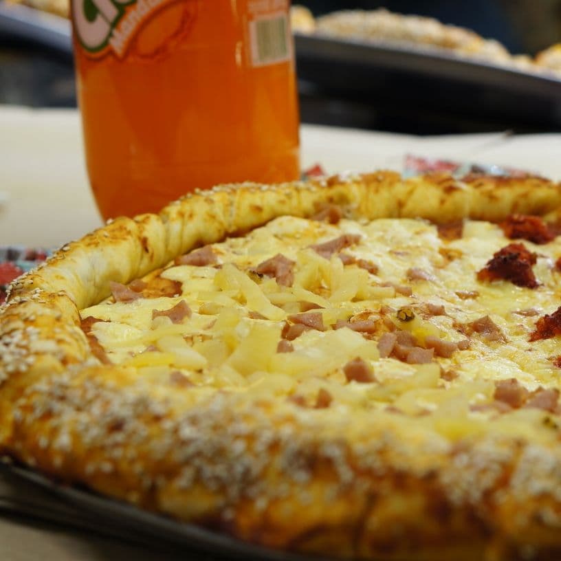 Pizza Grande con Orilla de Queso promocion
