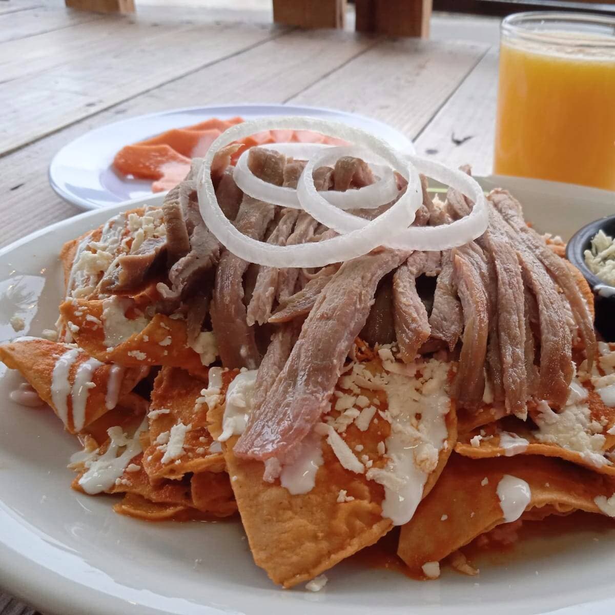 Chilaquiles con Arrachera
