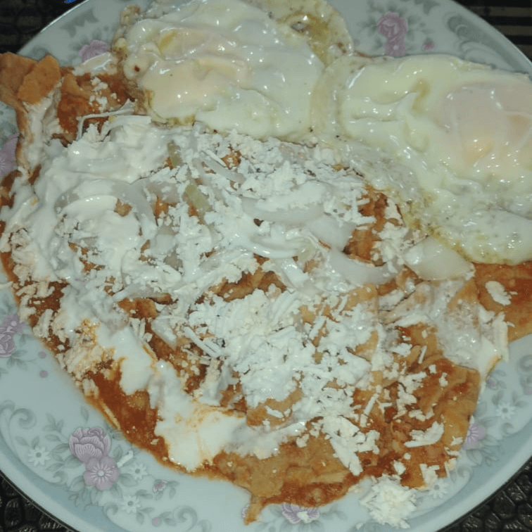 Chilaquiles con huevo estrellado