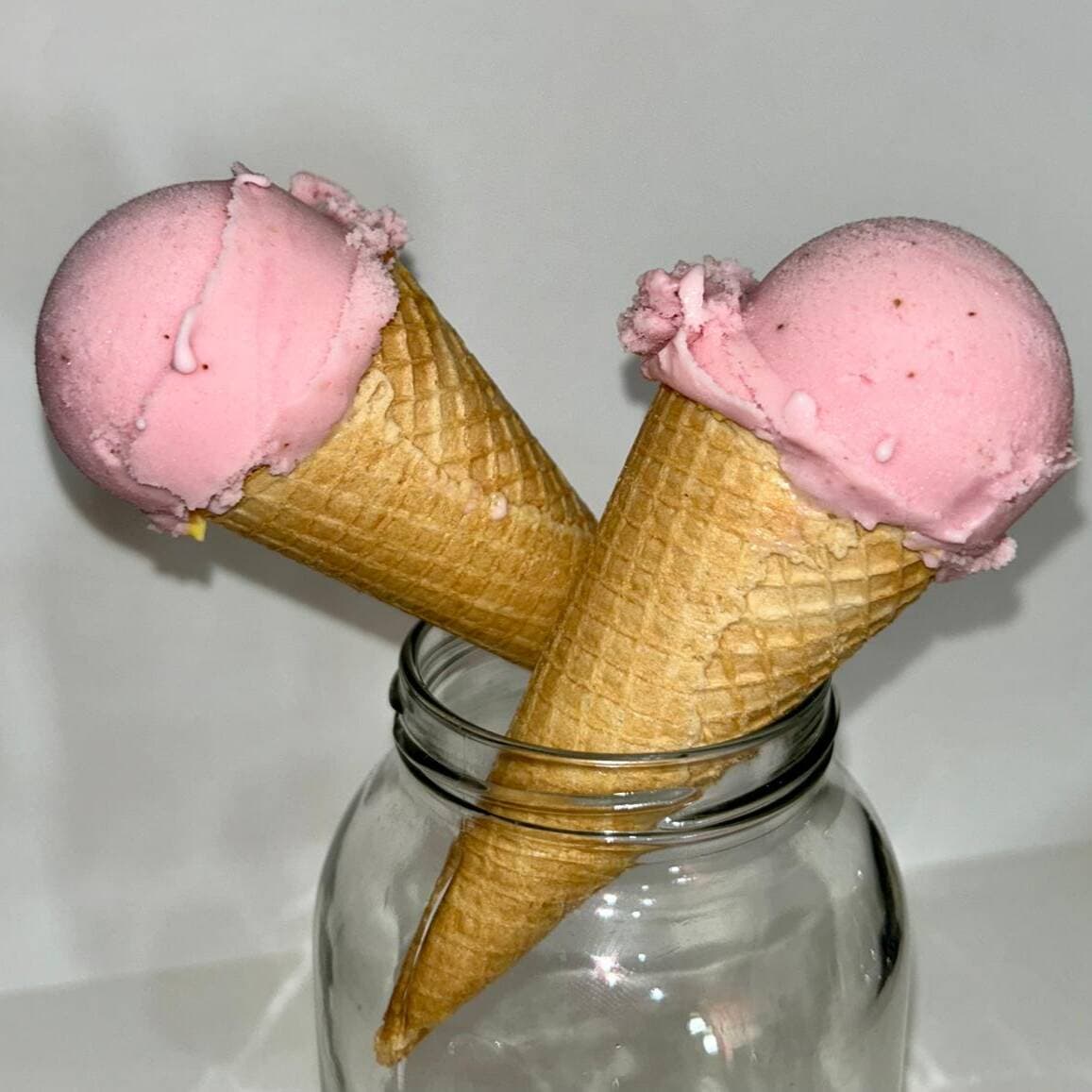 HELADO DE FRESA NATURAL CON CREMA