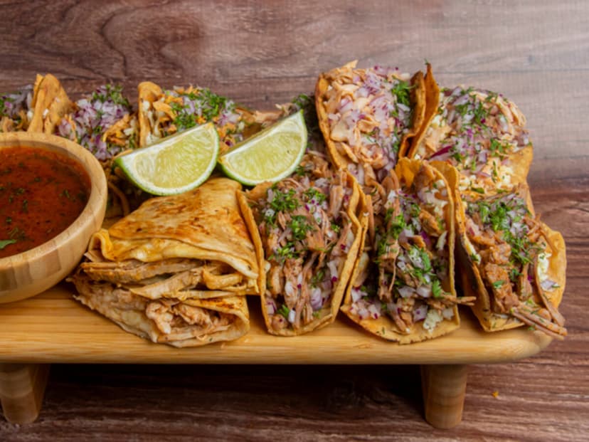 La 33 Tacos y Birria