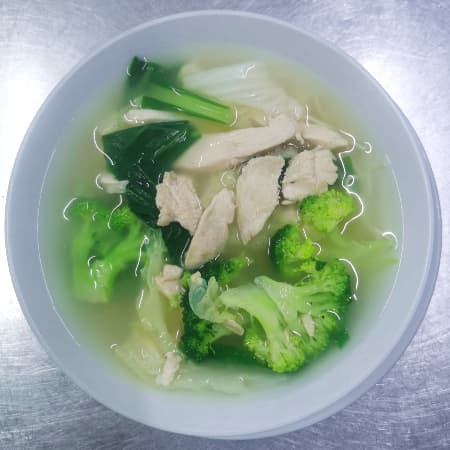 sopa wantan de pollo