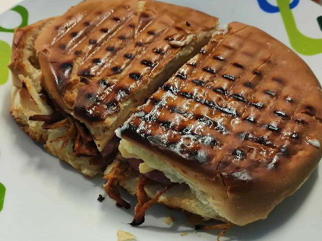 Torta Mixta Pollo con Jamón Claveteado