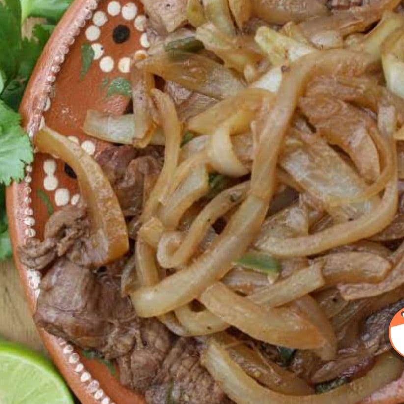 Bistec Encebollado de Res