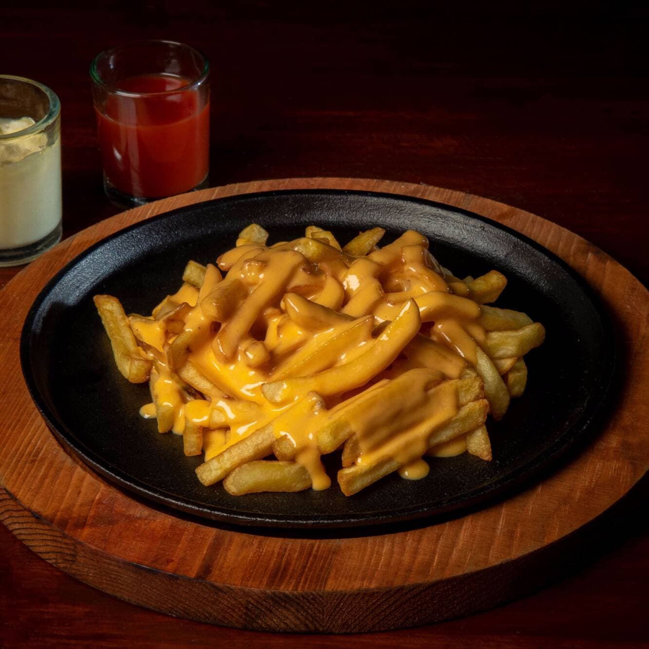 Papas a la Francesa con Queso Amarillo