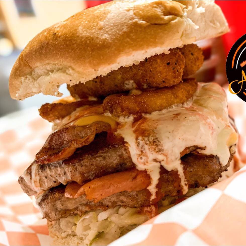 Combo Hamburguesa Llenadora + Papas a la Francesa