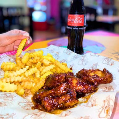 ALITAS (6-7 PZAS)+PAPAS A LA FRANCESA