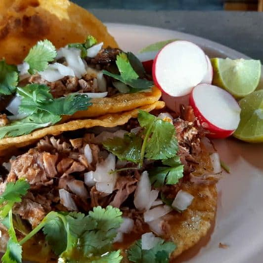 3 Deliciosos Tacos Birria + Soda + Consomé Gratis