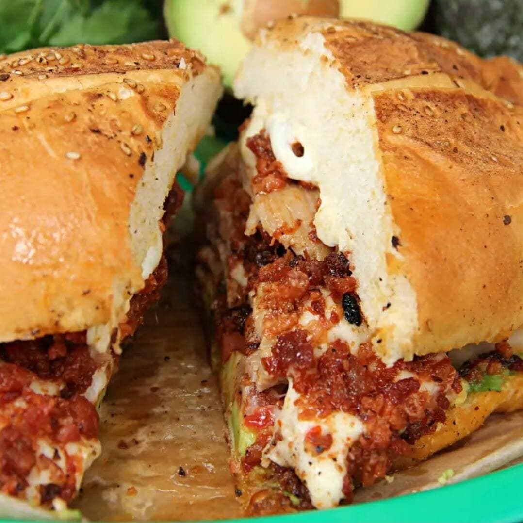 CHORIZO CON QUESO