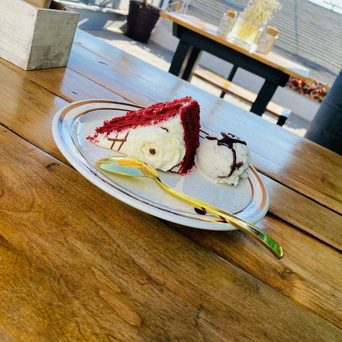 PASTEL RED VELVET