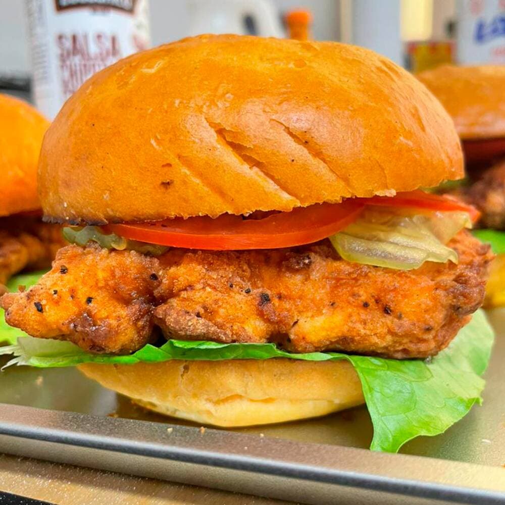 Combo Chicken Sandwich + Papas y bebida