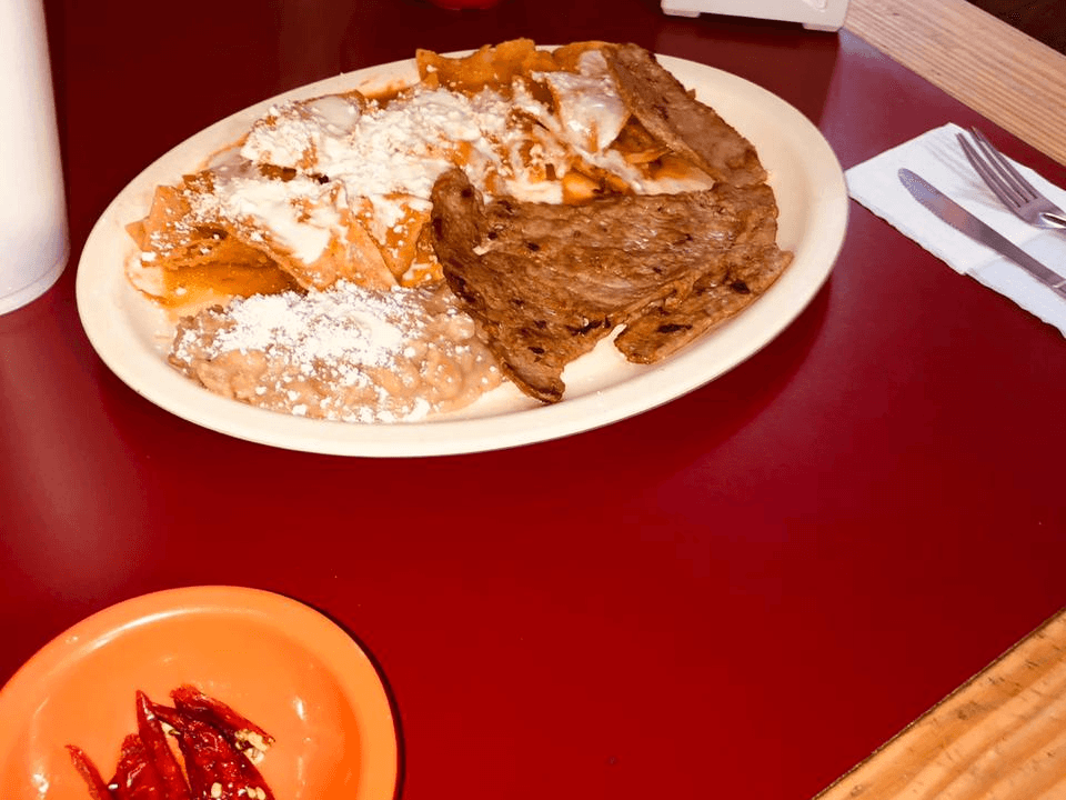 Combo Chilaquiles con Carne Asada, + Bebida gratis