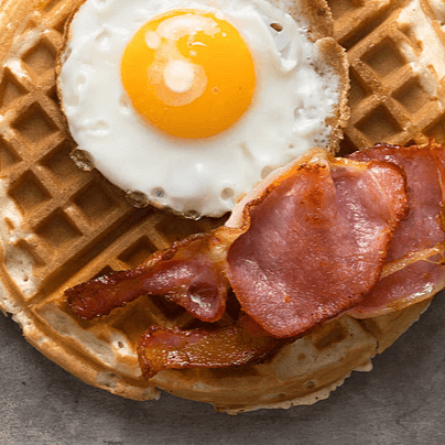 Waffle con Huevo y Tocino