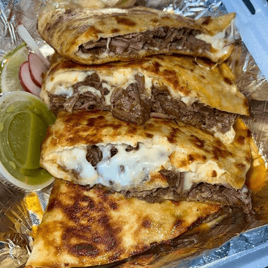 Quesadilla de Harina de Birria