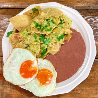 Chilaquiles Verdes con Huevo