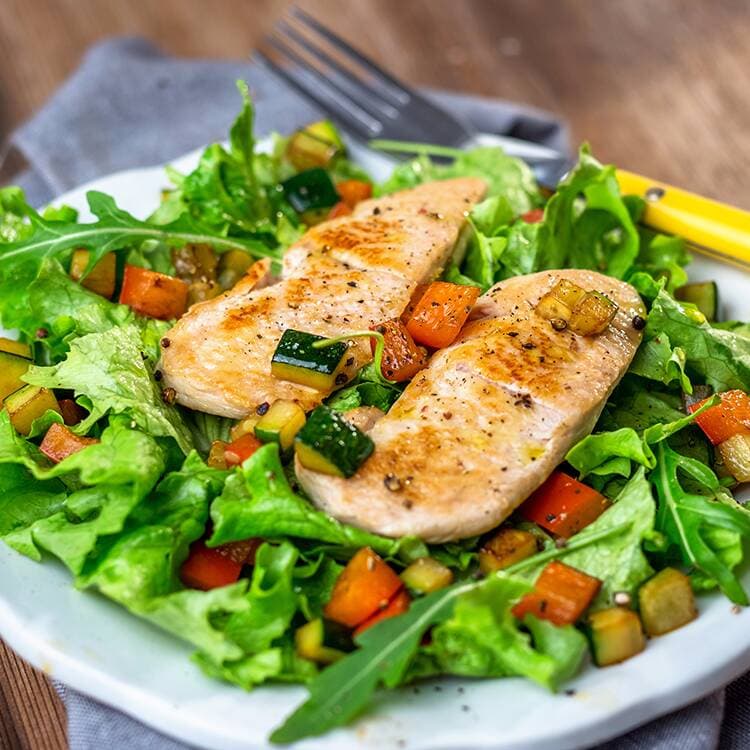 Ensalada de Verduras con 2 Pechugas a la Plancha