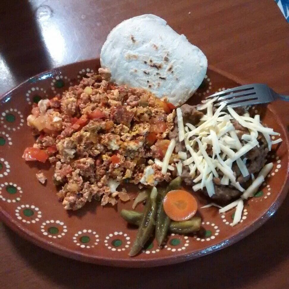 Huevos al gusto(Salchicha, Jamòn, Chorizo, Tocino)
