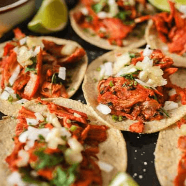 CUATRO TACOS AL PASTOR DE MAIZ + AGUA JAMAICA